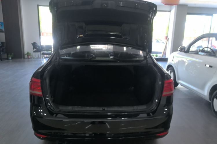 Used Volkswagen Lavida 2017 230TSI DSG Comfort Edition Trunk