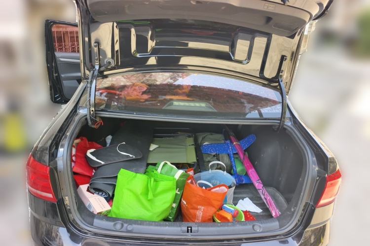 Used Volkswagen Lavida 2017 1.6L Automatic Fashion Edition Trunk
