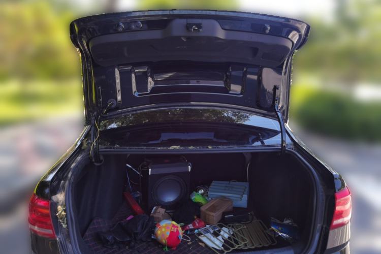 Used Volkswagen Lavida 2017 1.6L Automatic Fashion Edition Trunk