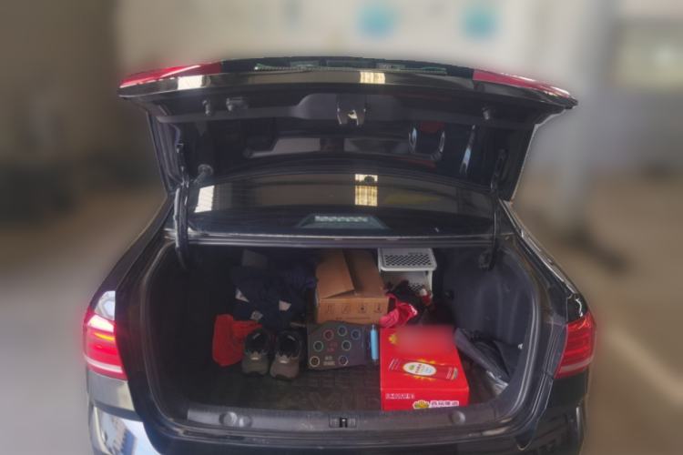 Used Volkswagen Lavida 2017 1.6L Automatic Fashion Edition Trunk