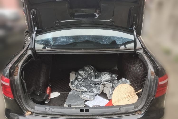 Used Volkswagen Lavida 2017 1.6L Automatic Fashion Edition Trunk