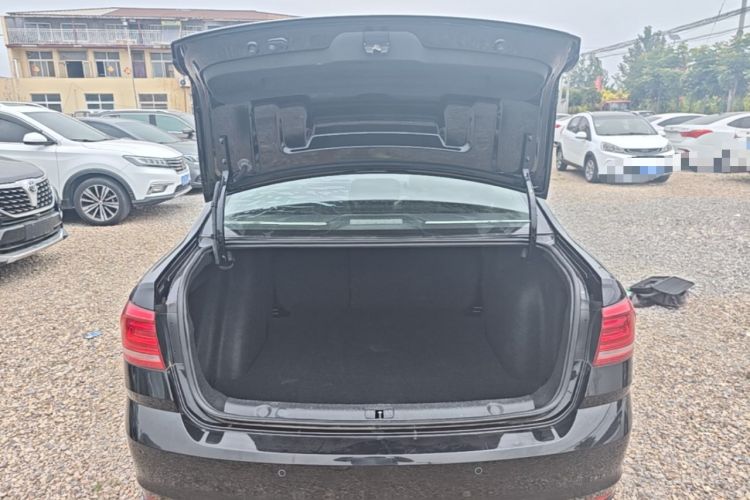 Used Volkswagen Lavida 2017 1.6L Automatic Comfort Edition Trunk