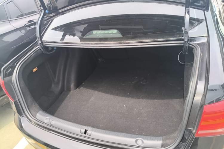 Used Volkswagen Lavida 2017 1.6L Automatic Comfort Edition Trunk