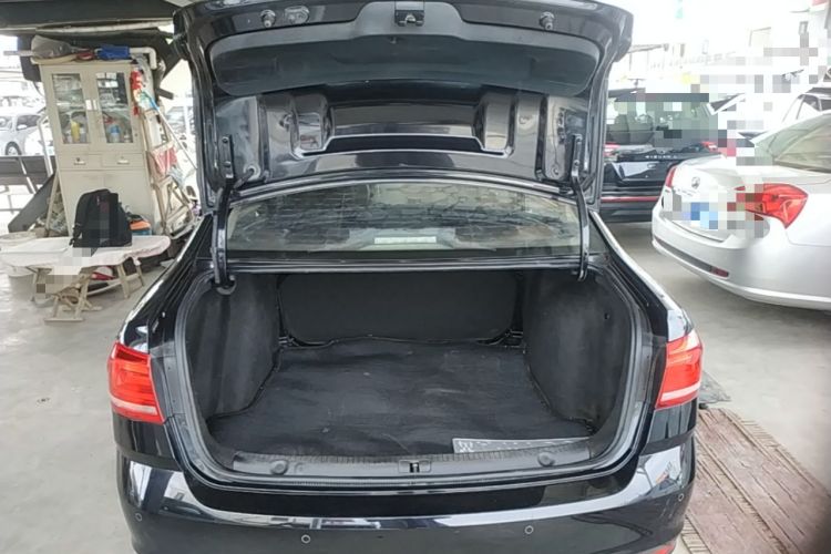 Used Volkswagen Lavida 2017 1.6L Manual Fashion Edition Trunk