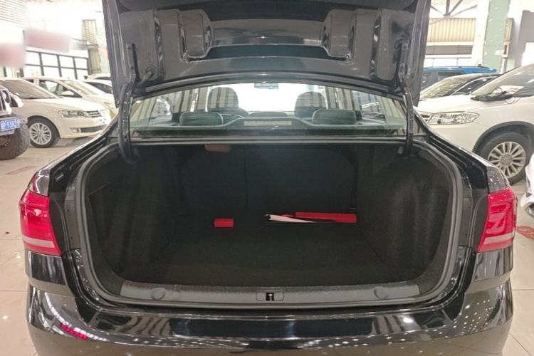 Used Volkswagen Lavida 2017 1.6L Automatic Comfort Edition Trunk