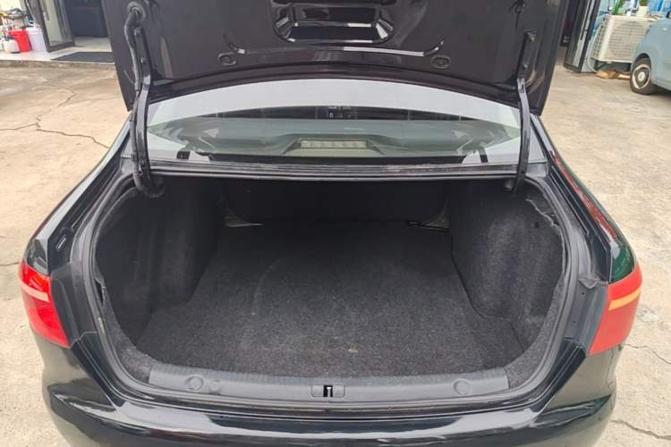 Used Volkswagen Lavida 2017 1.6L Automatic Comfort Edition Trunk