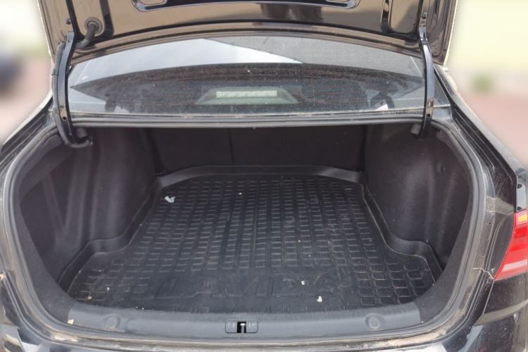 Used Volkswagen Lavida 2017 1.6L Automatic Comfort Edition Trunk