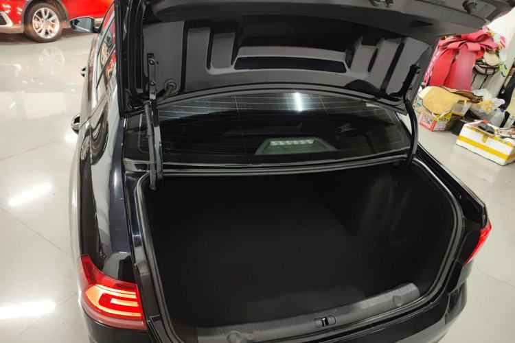 Used Volkswagen Lavida 2017 1.6L Manual Comfort Edition Trunk