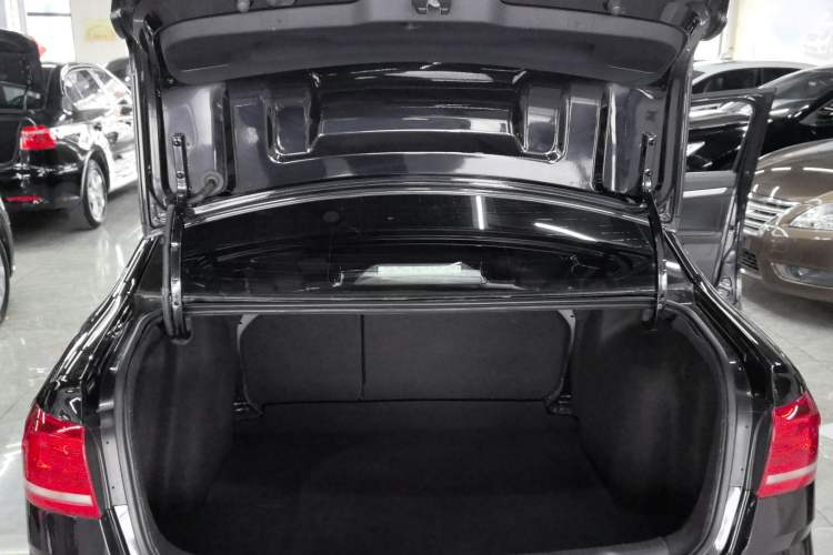 Used Volkswagen Lavida 2017 1.6L Manual Comfort Edition Trunk