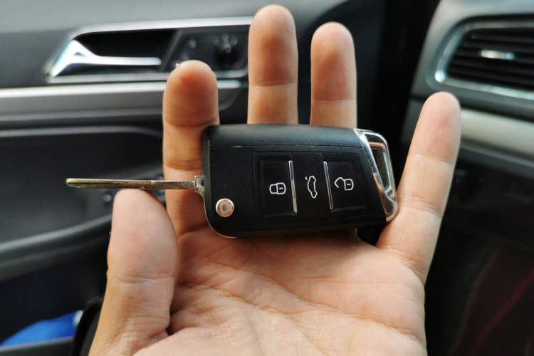 Used Volkswagen Lavida 2017 1.6L Manual Comfort Edition Vehicle Key
