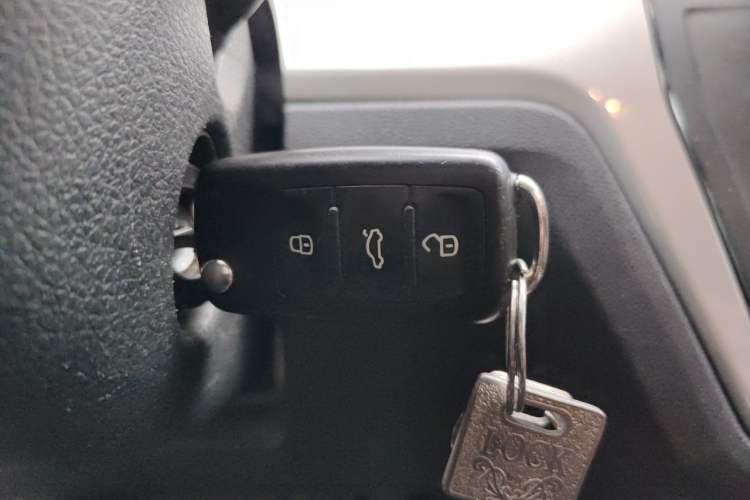 Used Volkswagen Lavida 2017 1.6L Automatic Fashion Edition Vehicle Key