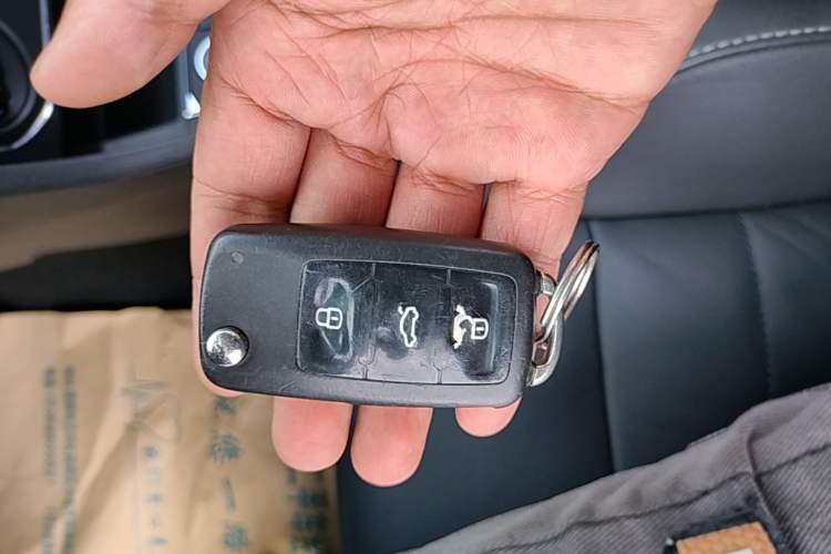 Used Volkswagen Lavida 2017 1.6L Manual Comfort Edition Vehicle Key