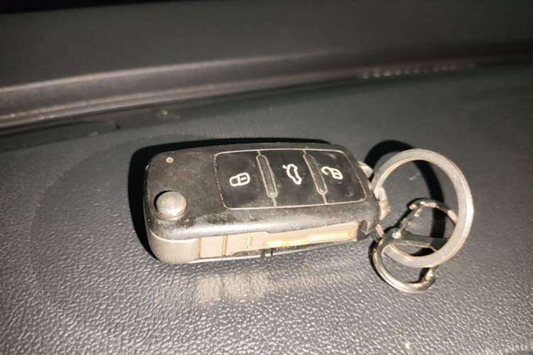 Used Volkswagen Lavida 2017 1.6L Manual Comfort Edition Vehicle Key