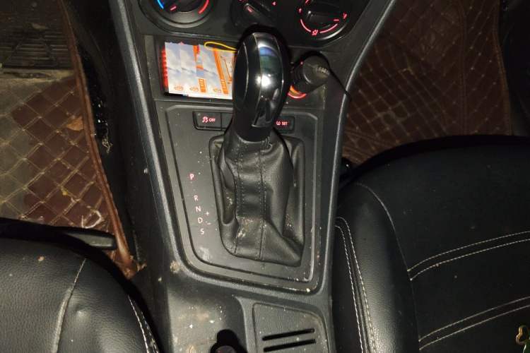 Used Volkswagen Lavida 2017 1.6L Automatic Fashion Edition Gear Lever