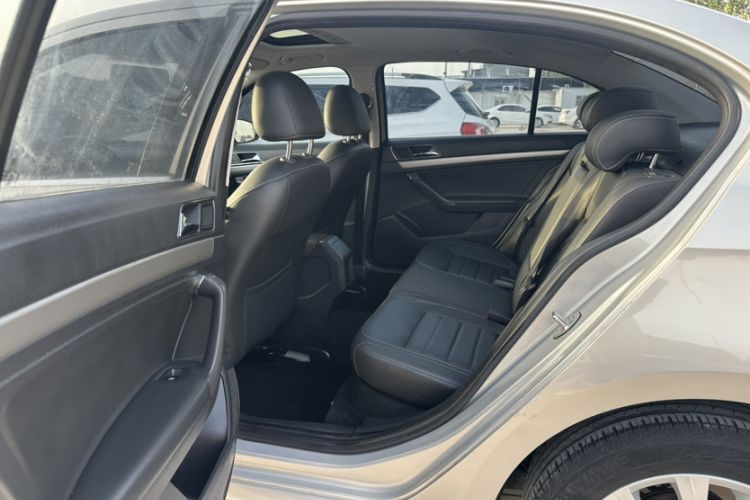 Used Volkswagen Lavida 2017 1.6L Automatic Comfort Edition Interior 2