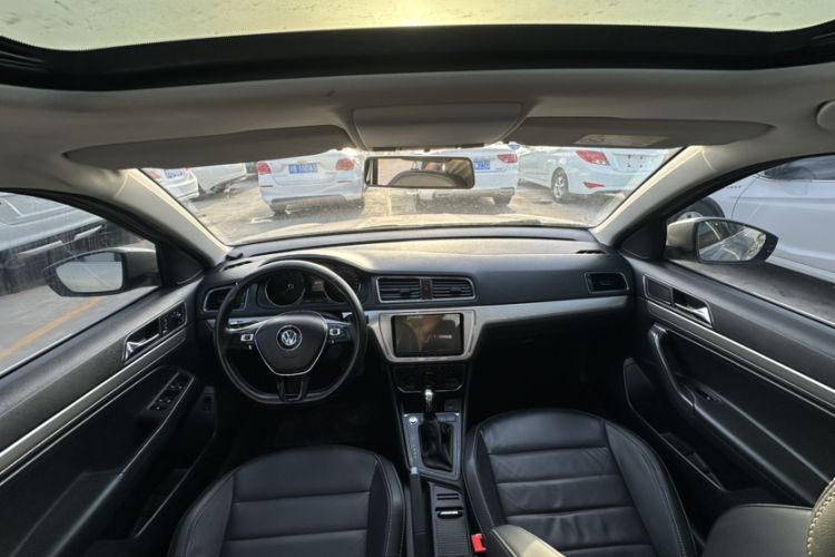 Used Volkswagen Lavida 2017 1.6L Automatic Comfort Edition Interior 3