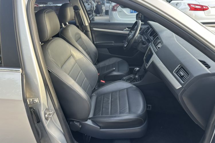 Used Volkswagen Lavida 2017 1.6L Automatic Comfort Edition Interior 7