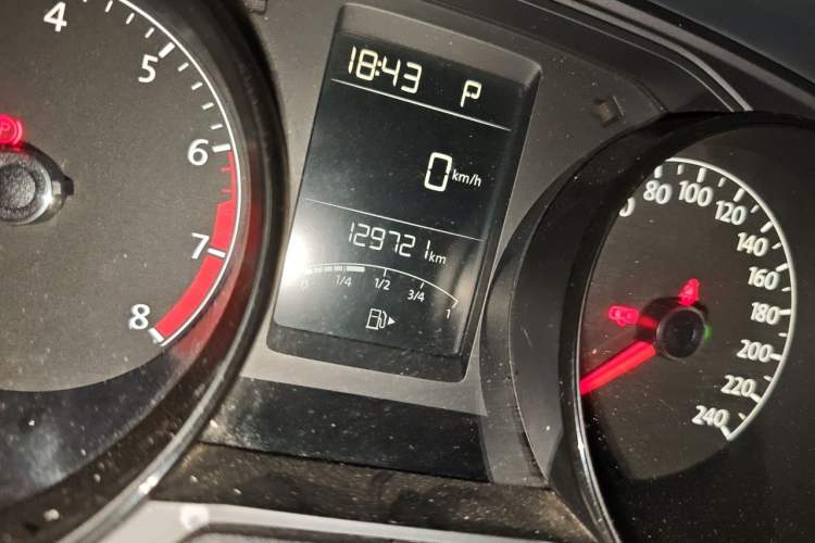 Used Volkswagen Lavida 2017 1.6L Automatic Fashion Edition Odometer Close Up