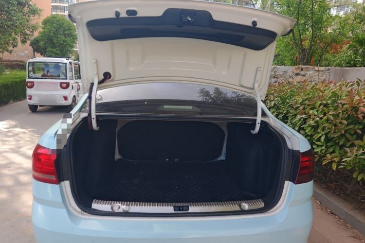 Used Volkswagen Lavida 2017 1.6L Manual Fashion Edition Trunk