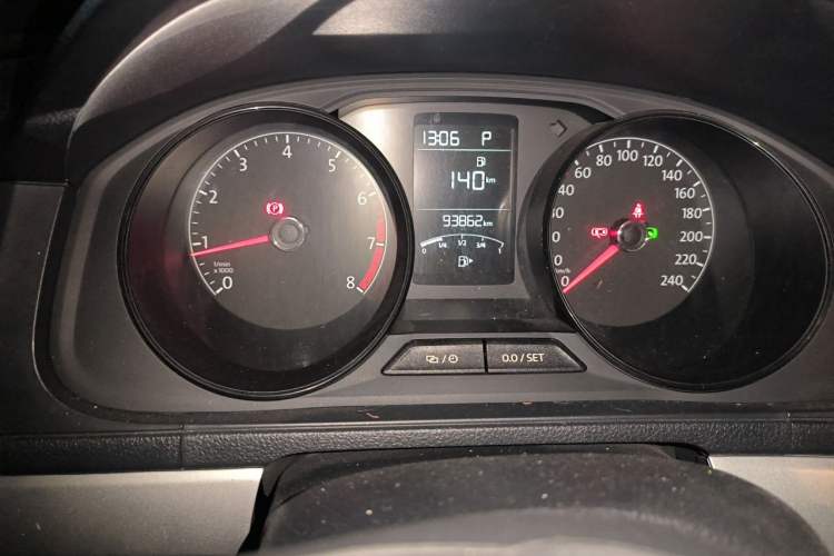 Used Volkswagen Lavida 2017 1.6L Automatic Fashion Edition Odometer Close Up