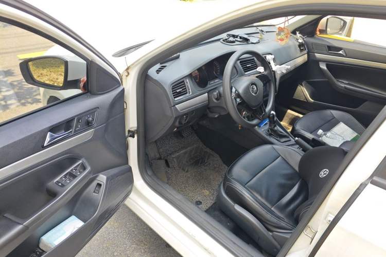 Used Volkswagen Lavida 2017 1.6L Automatic Fashion Edition Driver Seat