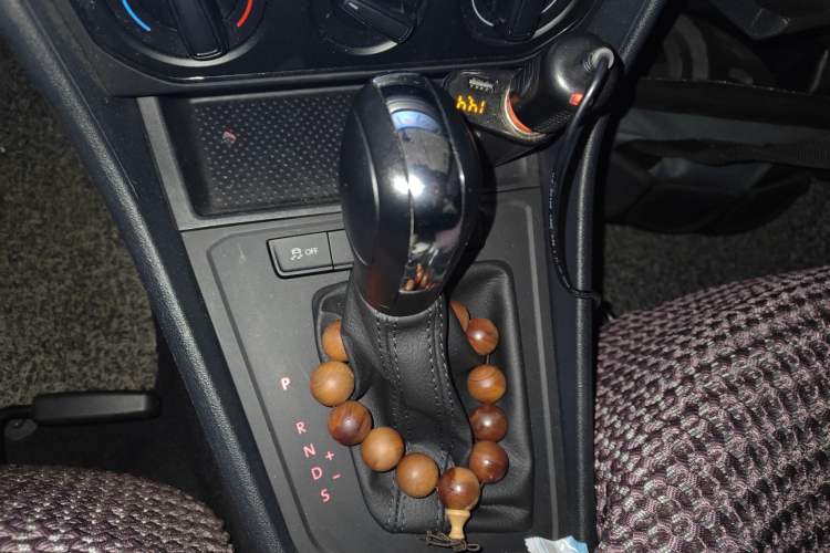 Used Volkswagen Lavida 2017 1.6L Automatic Fashion Edition Gear Lever