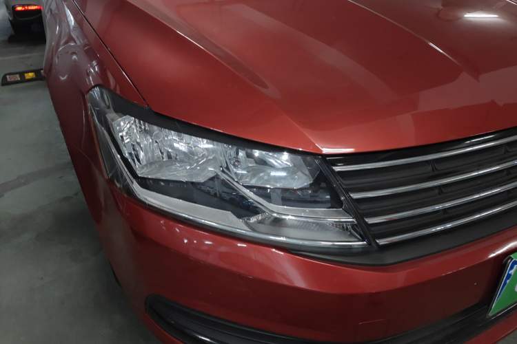 Used Volkswagen Lavida 2017 1.6L Automatic Fashion Edition Right Front Headlight