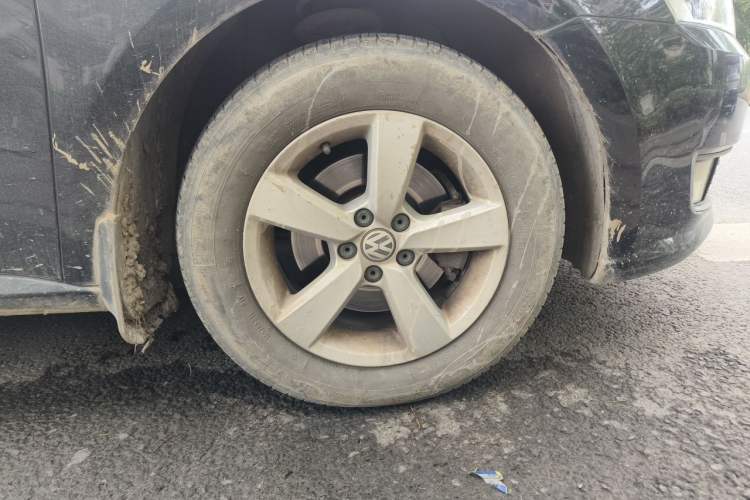 Used Volkswagen Lavida 2017 1.6L Manual Fashion Edition Right Front Wheel Hub