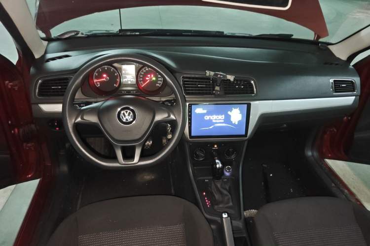 Used Volkswagen Lavida 2017 1.6L Automatic Fashion Edition Center Console
