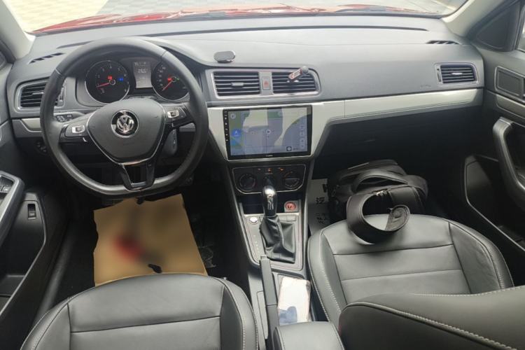 Used Volkswagen Lavida 2017 1.6L Automatic Comfort Edition Center Console