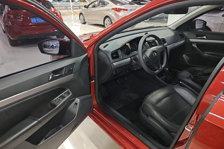 Used Volkswagen Lavida 2017 1.6L Automatic Fashion Edition Driver Seat