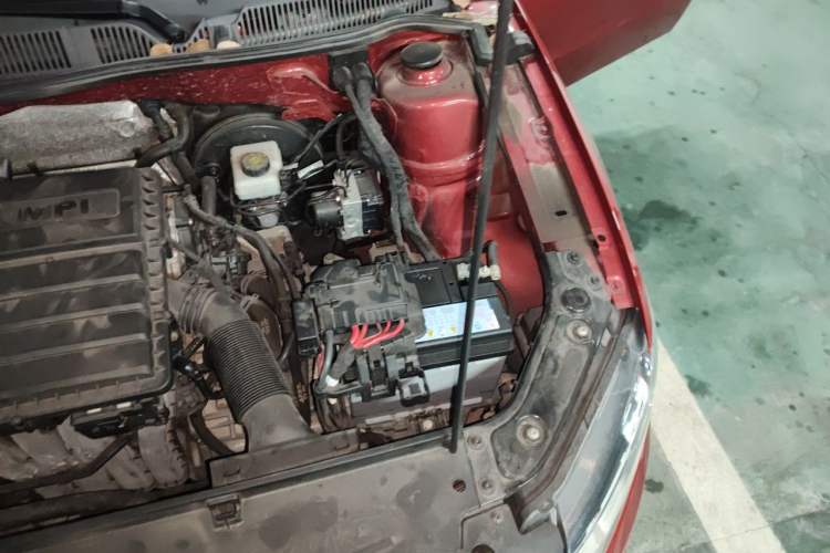 Used Volkswagen Lavida 2017 1.6L Automatic Fashion Edition Engine Bay Left