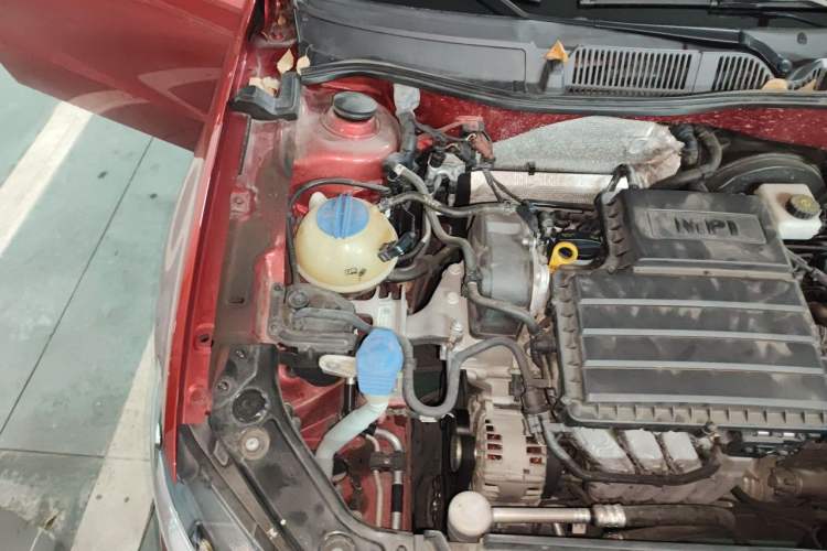 Used Volkswagen Lavida 2017 1.6L Automatic Fashion Edition Engine Bay Right