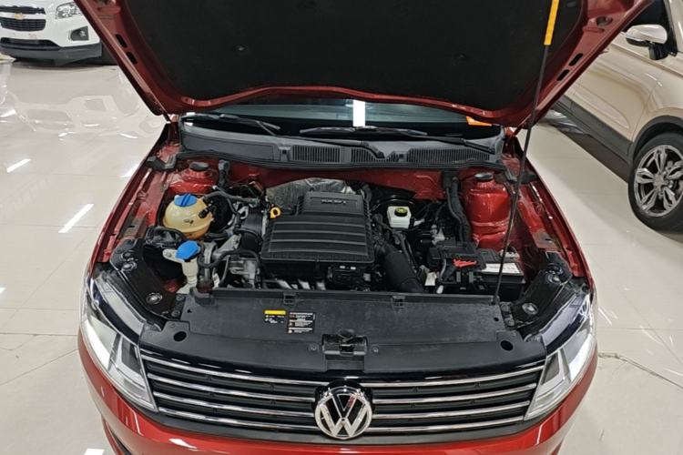 Used Volkswagen Lavida 2017 1.6L Automatic Fashion Edition Engine Bay