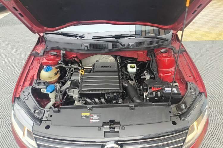 Used Volkswagen Lavida 2017 1.6L Automatic Comfort Edition Engine Bay