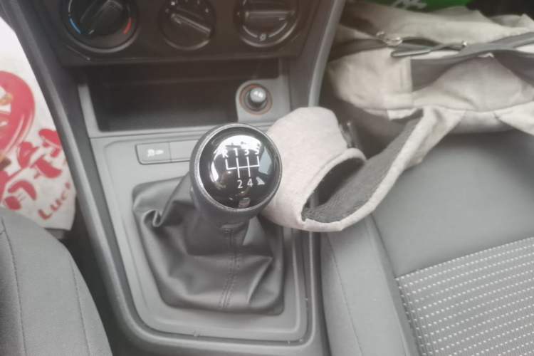 Used Volkswagen Lavida 2017 1.6L Manual Fashion Edition Gear Lever