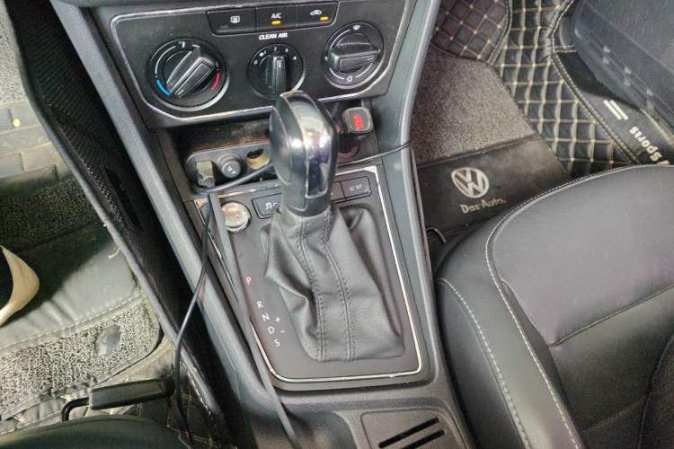 Used Volkswagen Lavida 2017 1.6L Automatic Comfort Edition Gear Lever