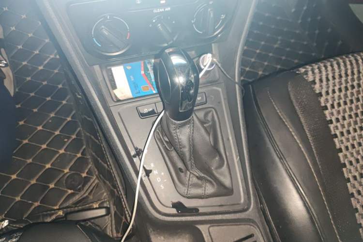 Used Volkswagen Lavida 2017 1.6L Automatic Fashion Edition Gear Lever