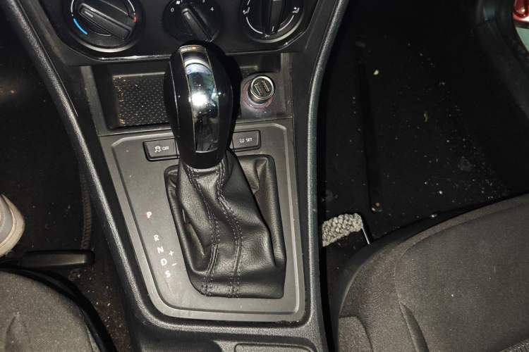 Used Volkswagen Lavida 2017 1.6L Automatic Fashion Edition Gear Lever