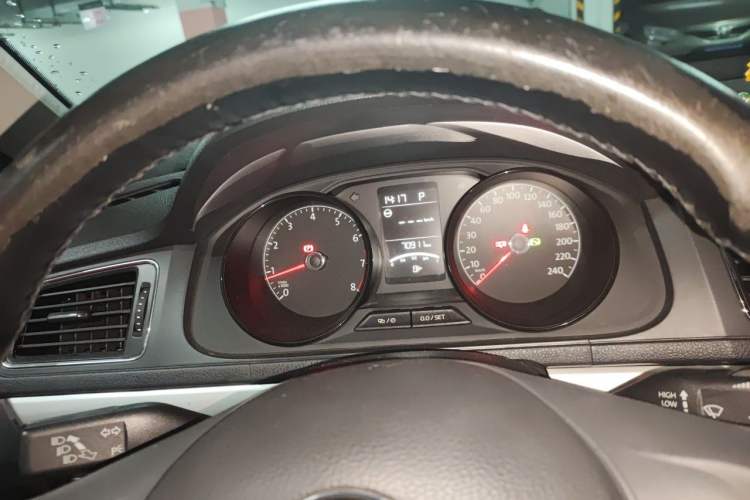 Used Volkswagen Lavida 2017 1.6L Automatic Fashion Edition Instrument Cluster