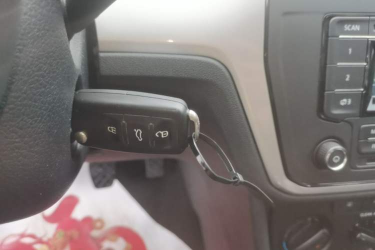Used Volkswagen Lavida 2017 1.6L Manual Fashion Edition Interior 1