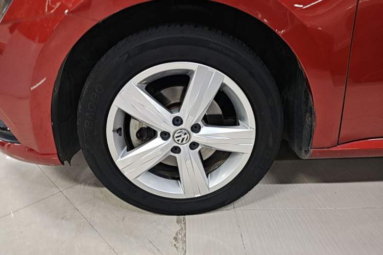 Used Volkswagen Lavida 2017 1.6L Automatic Fashion Edition Left Front Wheel Hub