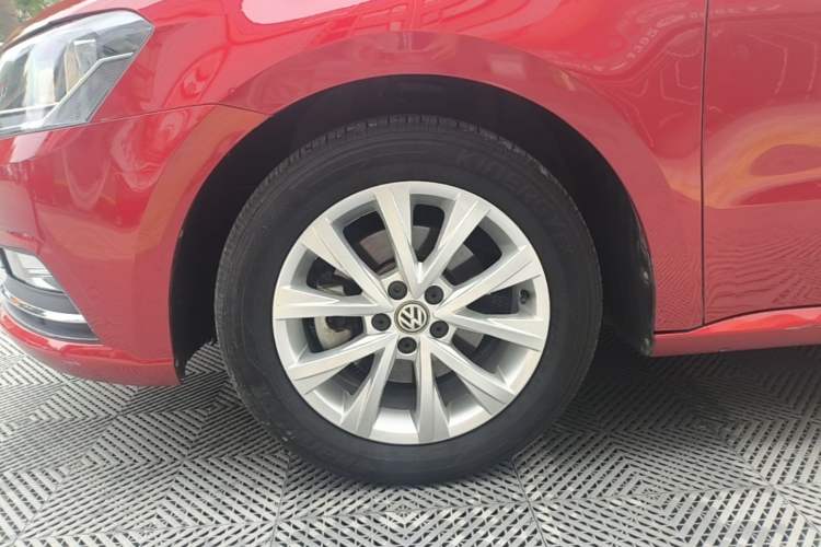 Used Volkswagen Lavida 2017 1.6L Automatic Comfort Edition Left Front Wheel Hub