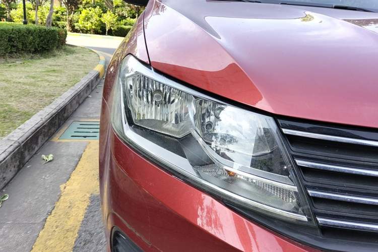 Used Volkswagen Lavida 2017 1.6L Automatic Fashion Edition Right Front Headlight