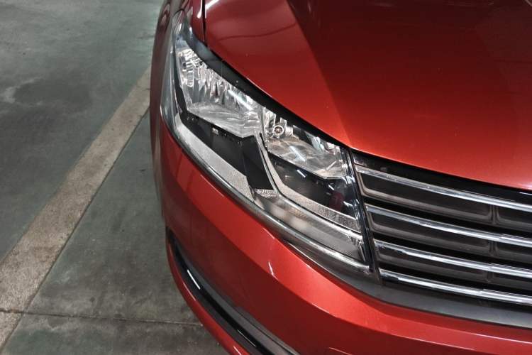 Used Volkswagen Lavida 2017 1.6L Automatic Fashion Edition Right Front Headlight