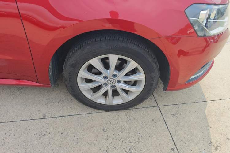 Used Volkswagen Lavida 2017 1.6L Automatic Comfort Edition Right Front Wheel Hub