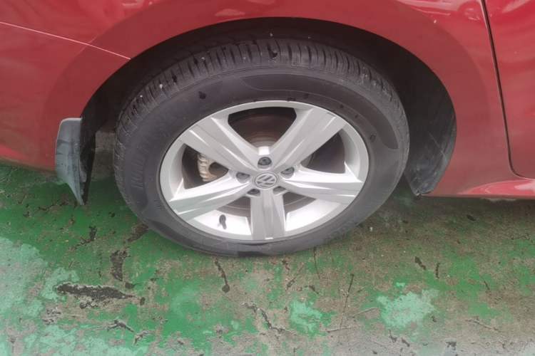 Used Volkswagen Lavida 2017 1.6L Manual Fashion Edition Right Rear Wheel Hub