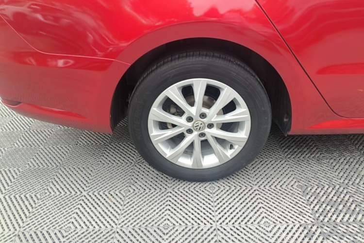 Used Volkswagen Lavida 2017 1.6L Automatic Comfort Edition Right Rear Wheel Hub