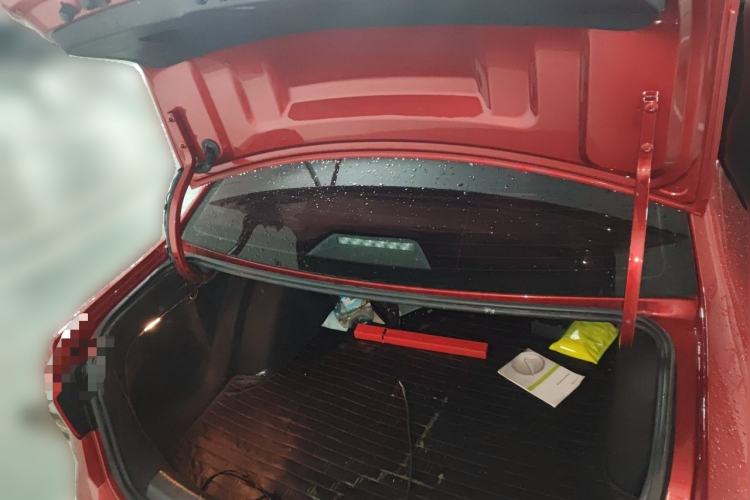 Used Volkswagen Lavida 2017 1.6L Automatic Fashion Edition Trunk