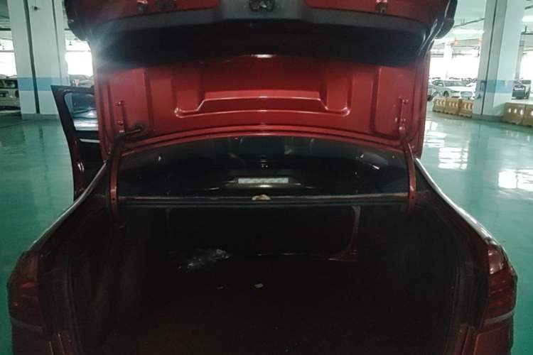 Used Volkswagen Lavida 2017 1.6L Automatic Fashion Edition Trunk